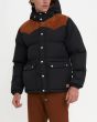 Hombre con cazadora acolchada con capucha Deus Ex Machina Summit Puffa Negra