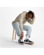 Hombre con Zapatillas de Skate Converse CONS AS-1 Pro negras y blancas frontal