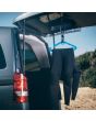 Traje de surf colgado con Gancho ventosa para Neopreno Surflogic Wetsuit Suction Hook lifestyle maletero