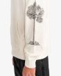 Hombre con sudadera de capucha RVCA Tiger Style Blanca estampado manga izquierda