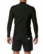 Hombre con camiseta técnica de protección solar Deus Baylands Chest Rash Vest Negra posterior