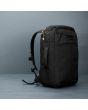 Mochila con tecnología anti-robo FCS X Pacsafe Mission Day Pack 28 Litros Negra lateral