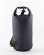 Bolsa estanca Rip Curl Surf Series Barrel Bag 20L en color negro y asa verde militar posterior