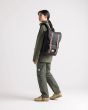 Mujer con Mochila Herschel Little America Mid-Volume Backpack 21 Litros Negra Unisex 