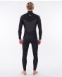 Hombre con traje de neopreno con cremalllera en el pecho Rip Curl Dawn Patrol 5/3mm Steamer negro posterior