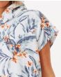 Mujer con toalla de playa con capucha Rip Curl Diamond Bay estampado floral