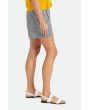 Mujer con Pantalón corto de cintura alta Brixton Victory Trouser Short negro a cuadros blancos lateral