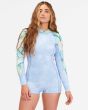 Mujer con traje de surf de Primavera con manga larga y cremallera en la espalda Billabong Spring Fever 2/2mm azul celeste