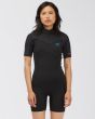 Mujer con neopreno corto y cremallera posterior Billabong Synergy 2/2mm negro