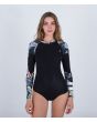 Mujer con traje de surf de primavera con manga larga y cremallera frontal Hurley Woman Advant 2mm Springsuit negro floral