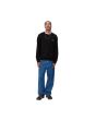Hombre con Sudadera Carhartt WIP Script Embroidery Sweatshirt Negra con logo blanco regular fit