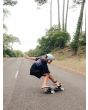 Niño patinando con Surfskate Completo Quiksilver x Smoothstar Surfbuddy 29" azul Lifestyle giros