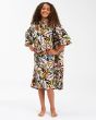 Chica con poncho de surf Billabong Teen Hooded Towel negro floral 