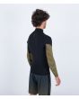 Hombre con chaqueta de neopreno Hurley Air Toledo 1mm Panther derecha