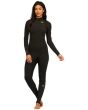 Mujer con traje de Neopreno con cremallera en el pecho Billabong Synergy 5/4mm en color negro