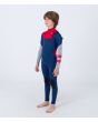 Niño con traje de neopreno con cremallera en el pecho Hurley Kid Advant 4/3mm azul marino y rojo izquierda