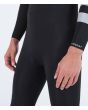 Hombre con traje de surf con cremallera en el pecho Hurley Advant 3/2mm Fullsuit negro mangas