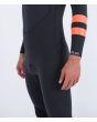 Hombre con traje de surf con cremallera en el pecho Hurley Plus 3/2mm negro grafito manga