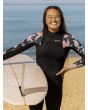 Mujer con neopreno con cremallera en el pecho Roxy Swell Series 4/3mm Anthracite Paradise Found frontal
