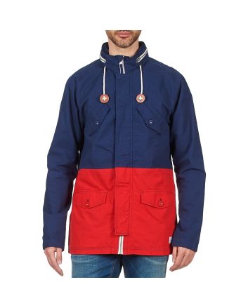 Hombre con cazadora con capucha Nixon PI Jacket Azul Marino y Roja