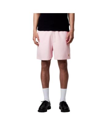 Hombre con Bañador de cintura elástica Carhartt WIP Chase Swim Trunks Rosa Claro con logo dorado 
