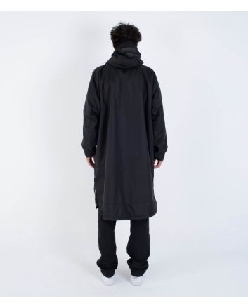 Hombre con Chubasquero largo tipo poncho cambiador Hurley Ice Poncho Sherpa negro