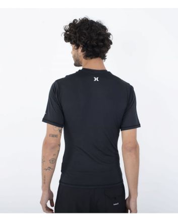 Hombre con licra de surf de manga corta Hurley One and Only Quickdry Rashguard UPF 50+ Negra 