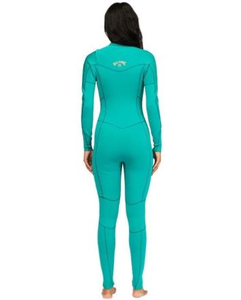 Mujer con traje de Neopreno con cremallera en el pecho Billabong Synergy 5/4mm en color verde 