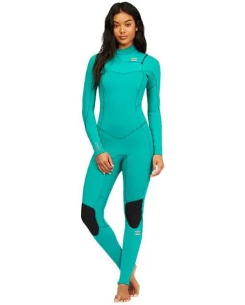 Mujer con traje de Neopreno con cremallera en el pecho Billabong Synergy 5/4mm en color verde 
