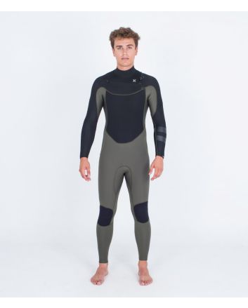 Hombre con traje de surf con cremallera en el pecho Hurley Advant 4/3mm Fullsuit verde y negro