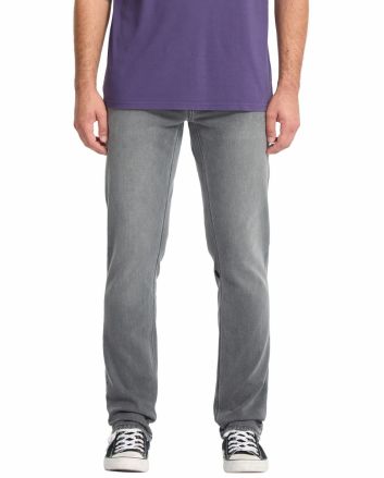 Hombre con pantalones vaqueros Volcom Vorta Denim Slim Concrete