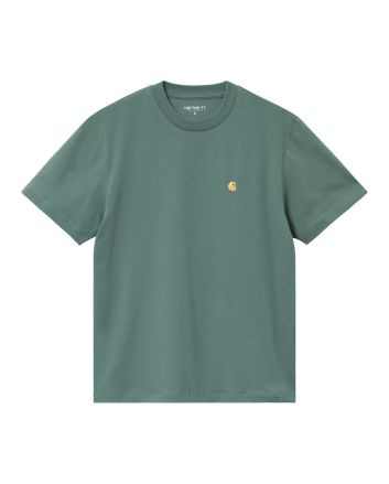 Camiseta orgánica de manga corta Carhartt WIP W' Chase Verde Pino Plateado con logo dorado para mujer